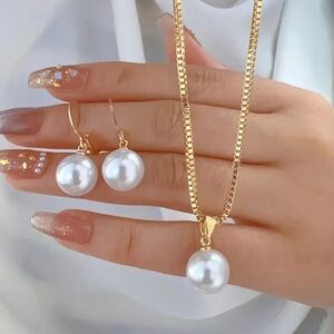 Gold and Pearl Jewelry Set